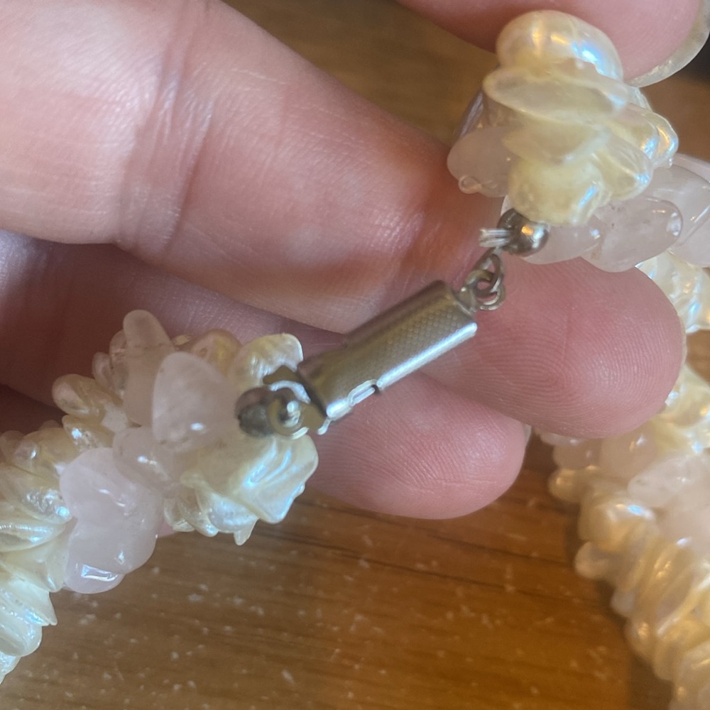 Gorgeous mother of Pearl and pink quartz necklace (JJ) - Picture 5 of 8